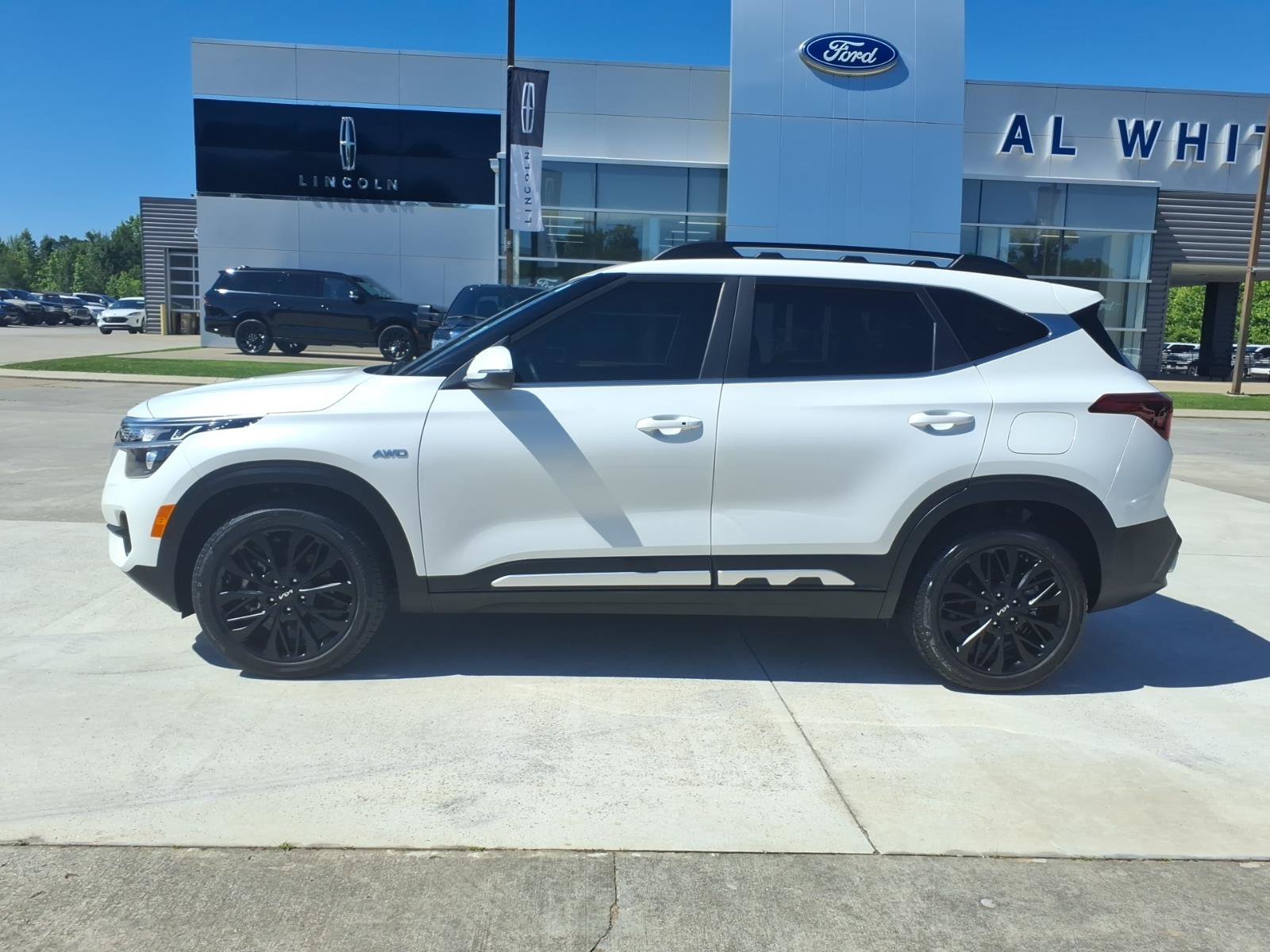 Used 2023 Kia Seltos Nightfall Edition AWD/4WD image 2