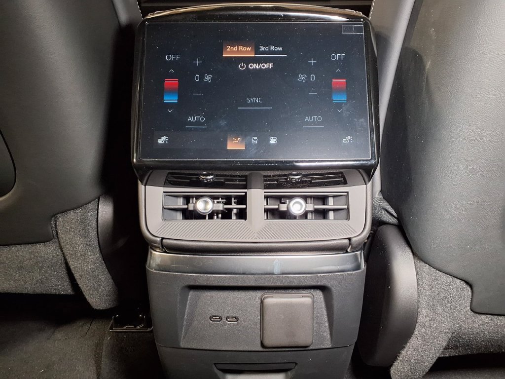 New 2027 Cadillac Vistiq Luxury AWD/4WD image 12