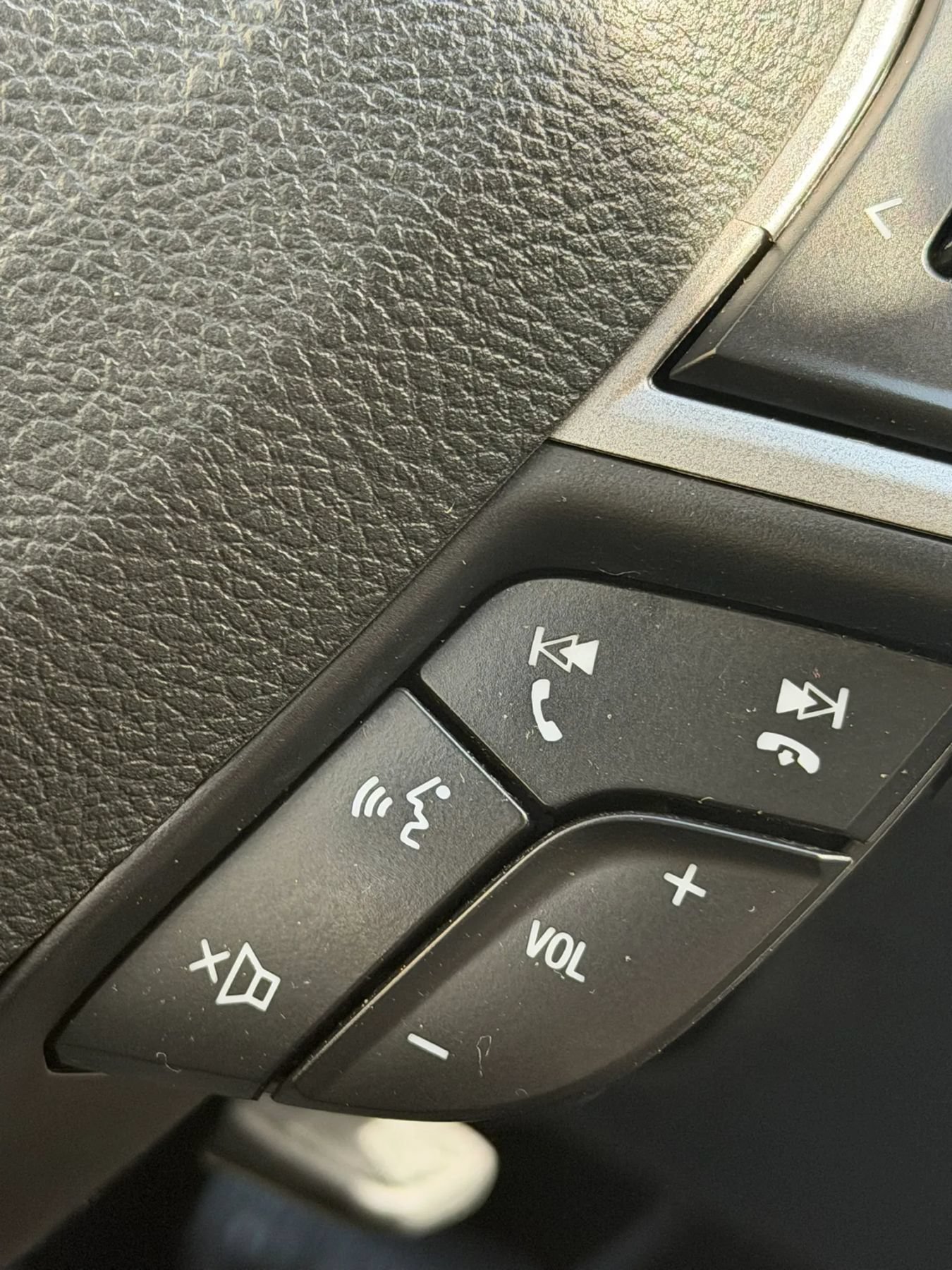 Used 2018 Ford Fusion SE w/ Fusion SE Technology Package FWD image 16