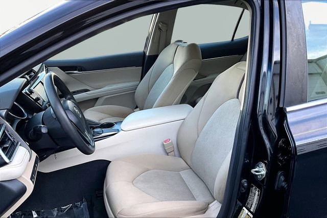 Used 2018 Toyota Camry LE image 15