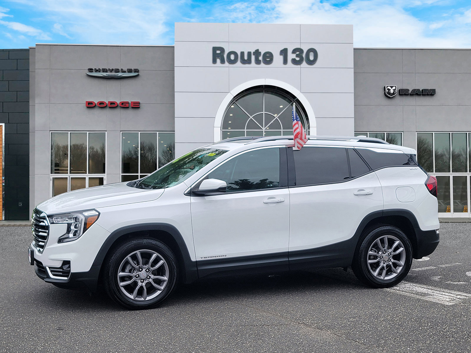 Used 2022 GMC Terrain SLT w/ Infotainment Package II image 3