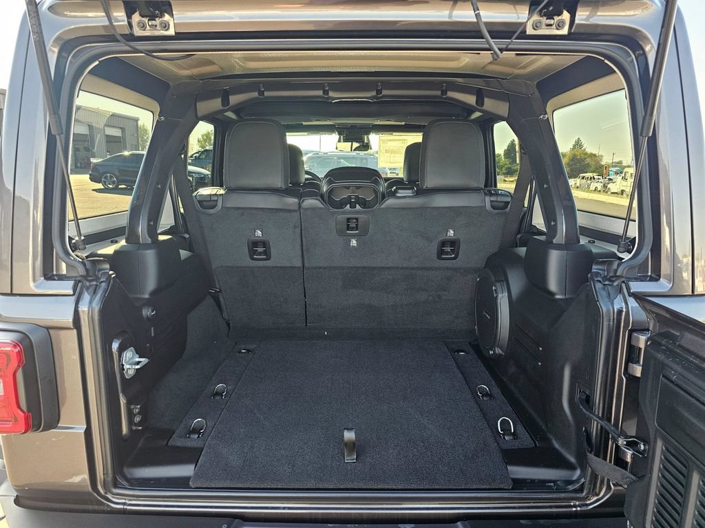 New 2025 Jeep Wrangler Unlimited Rubicon AWD/4WD image 28