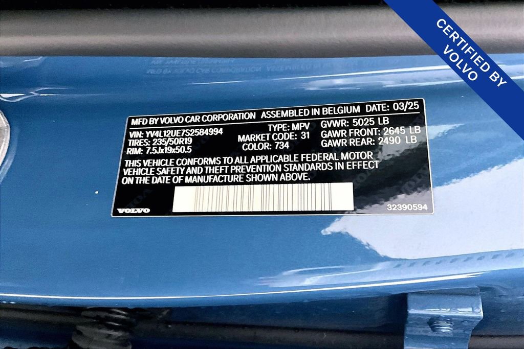 Used 2025 Volvo XC40 B5 Plus image 44