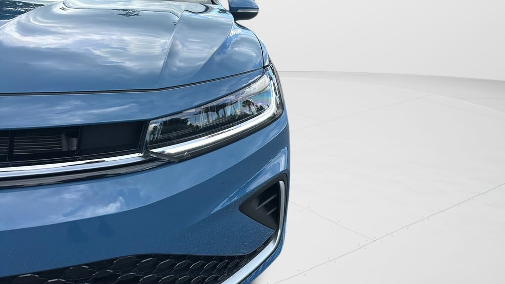 Certified 2025 Volkswagen Jetta SEL FWD image 32