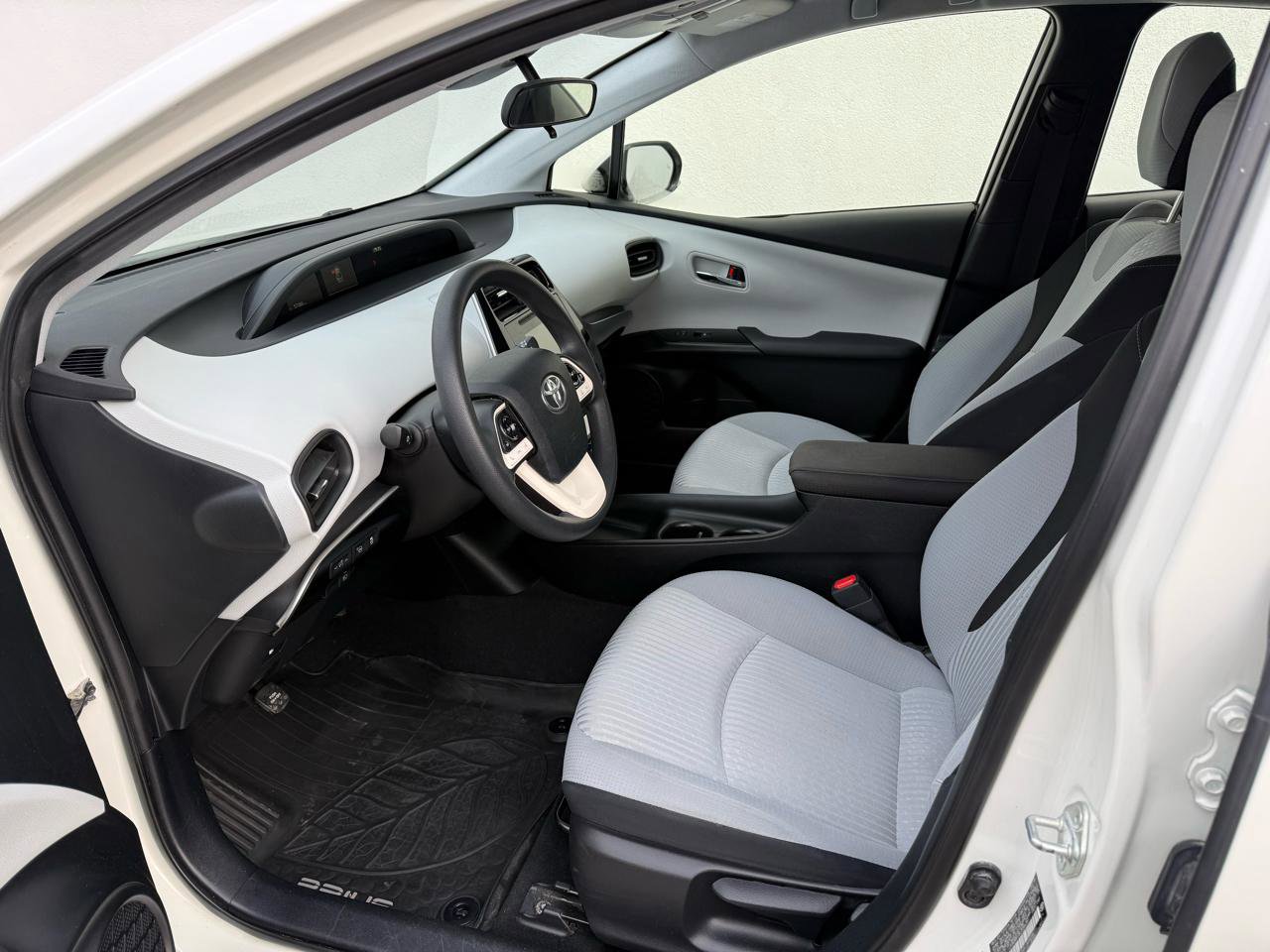 Used 2018 Toyota Prius Two w/ Prius Two Safety Plus Package image 25