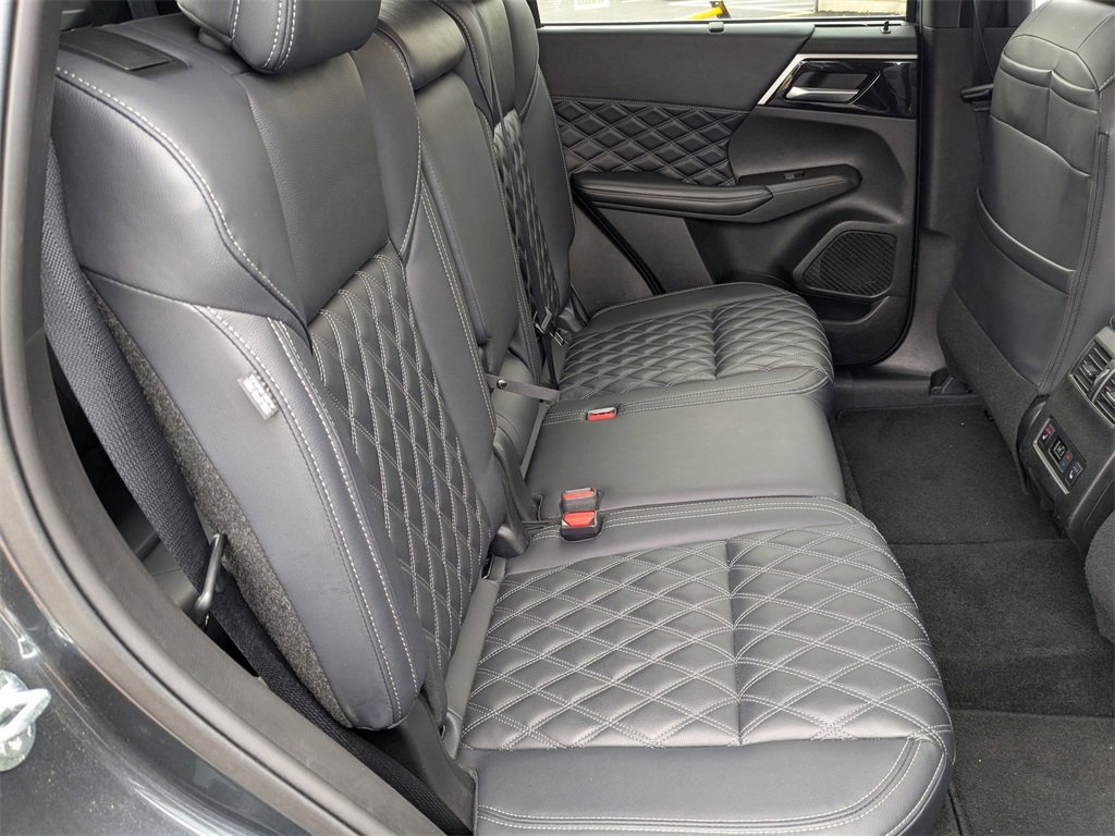 Used 2024 Mitsubishi Outlander SEL image 39