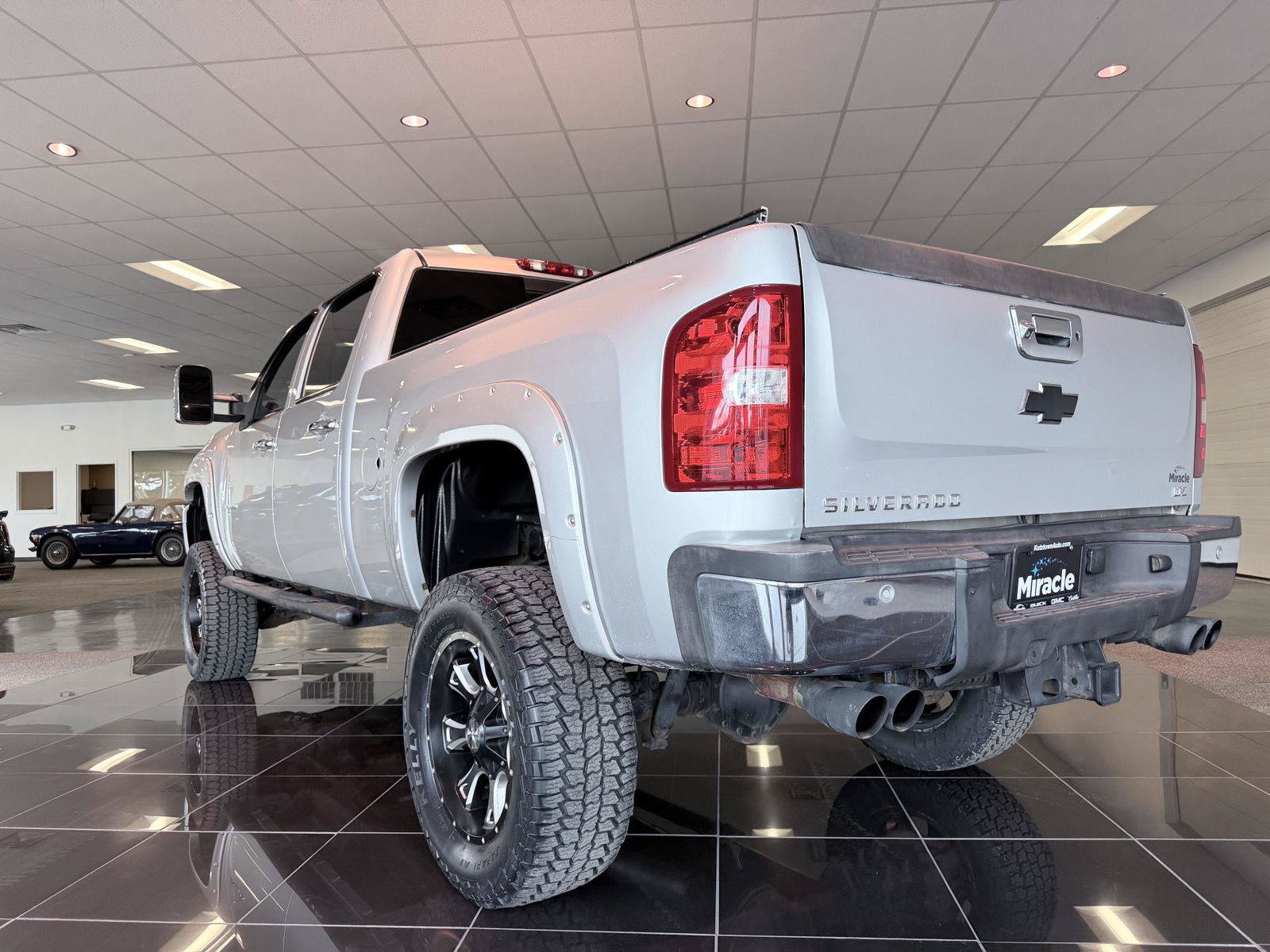 Used 2014 Chevrolet Silverado 2500 LTZ w/ LTZ Plus Package AWD/4WD image 6