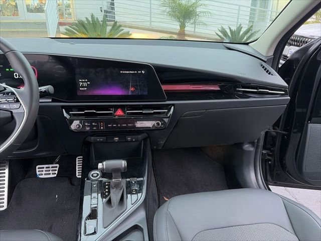 Certified 2025 Kia Niro EX Touring FWD image 13