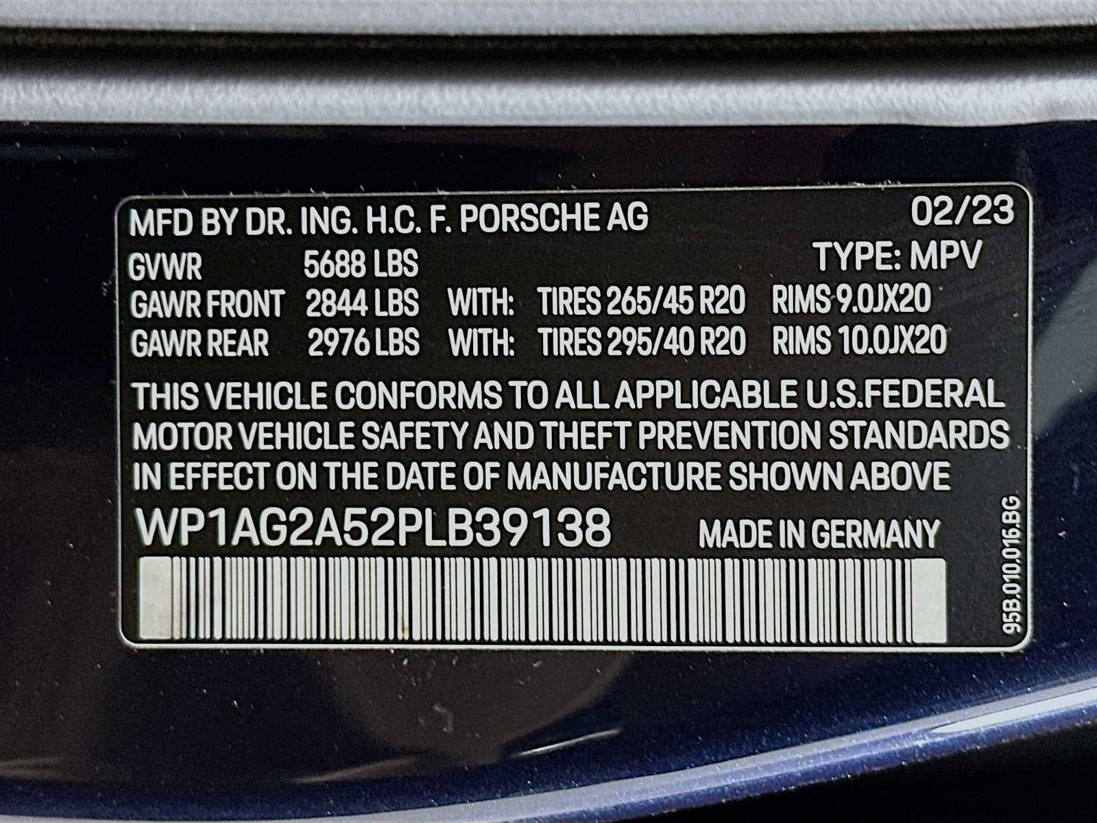 Certified 2023 Porsche Macan S AWD/4WD image 33