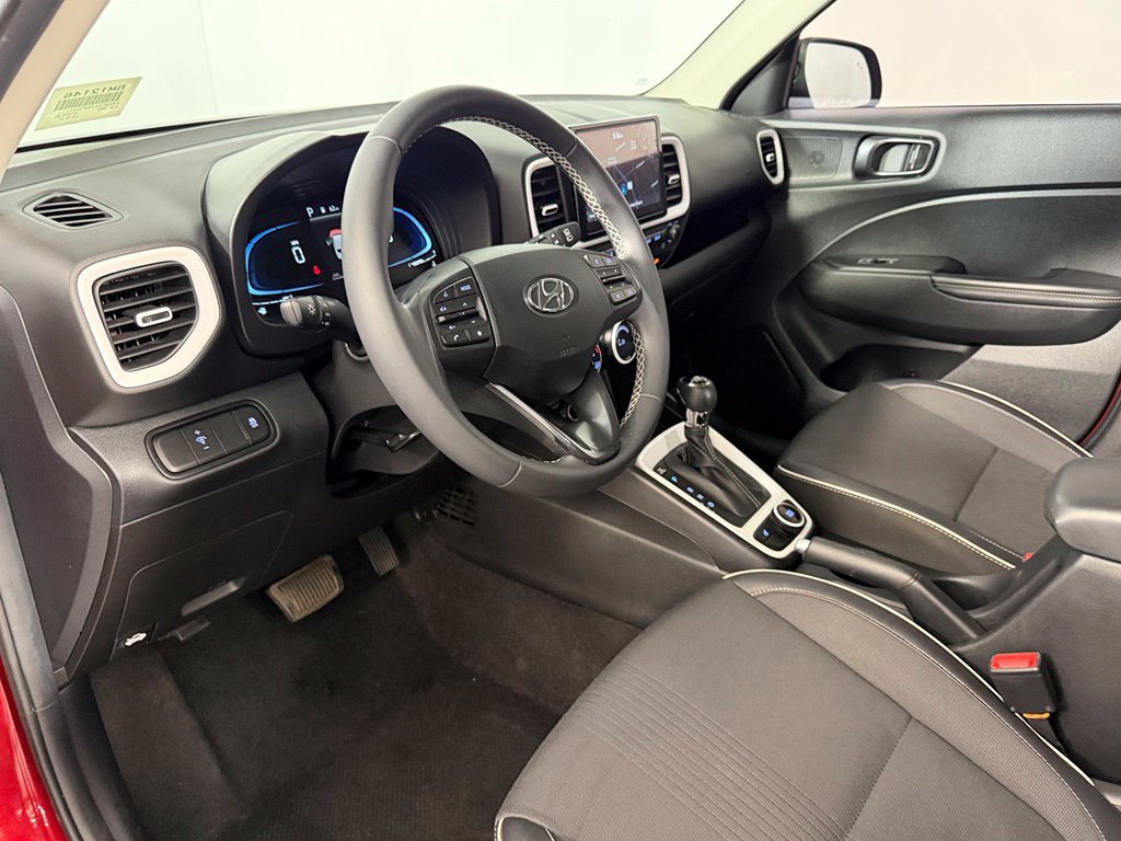 Used 2024 Hyundai Venue Limited FWD image 13