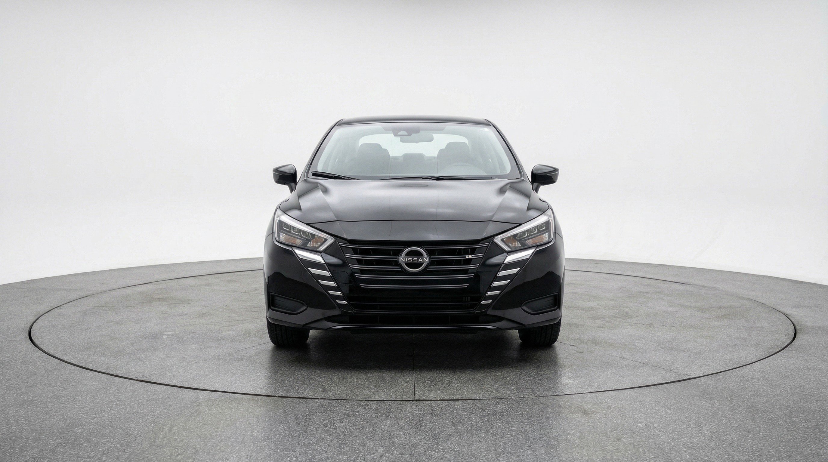 Used 2025 Nissan Versa SV image 2