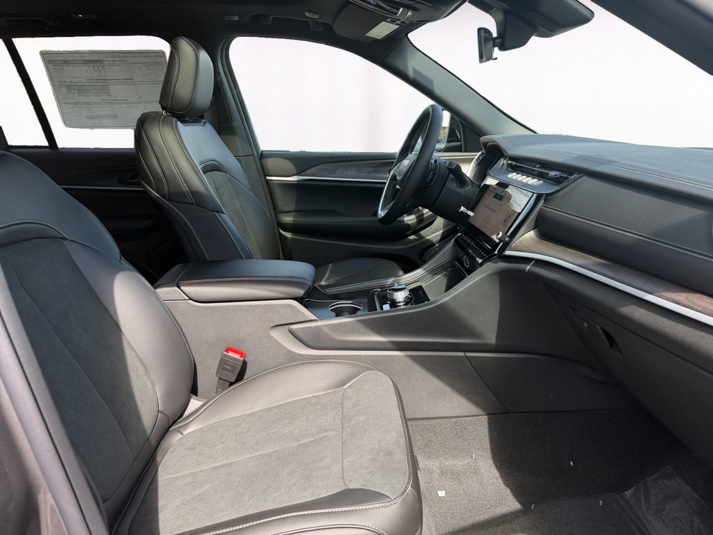 New 2026 Jeep Grand Cherokee Laredo image 15