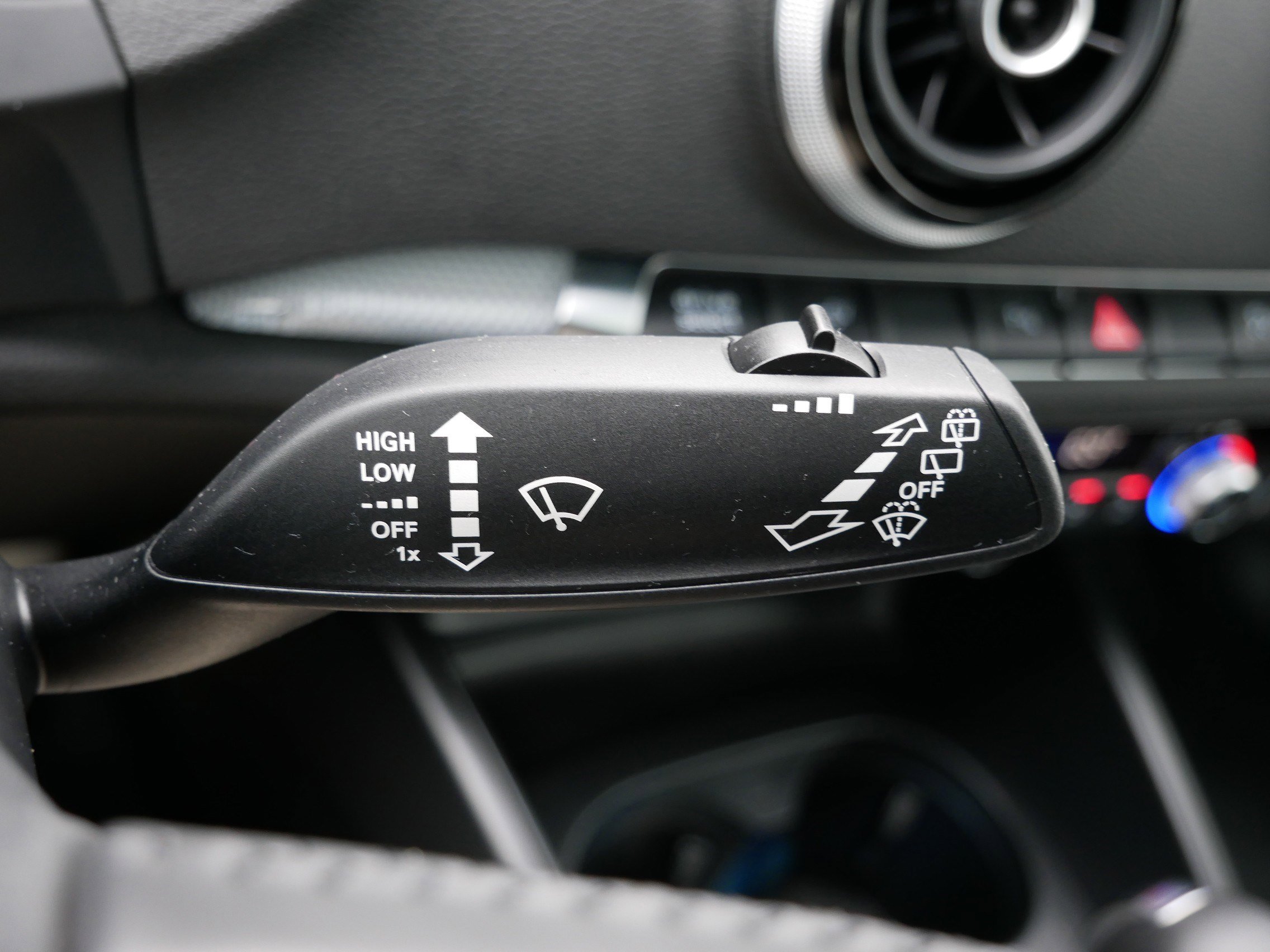 Used 2016 Audi A3 e-tron Premium Plus w/ Premium Plus Package FWD image 31