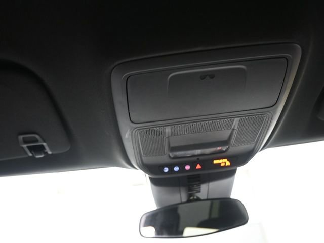 Used 2025 Chevrolet Traverse LT image 12