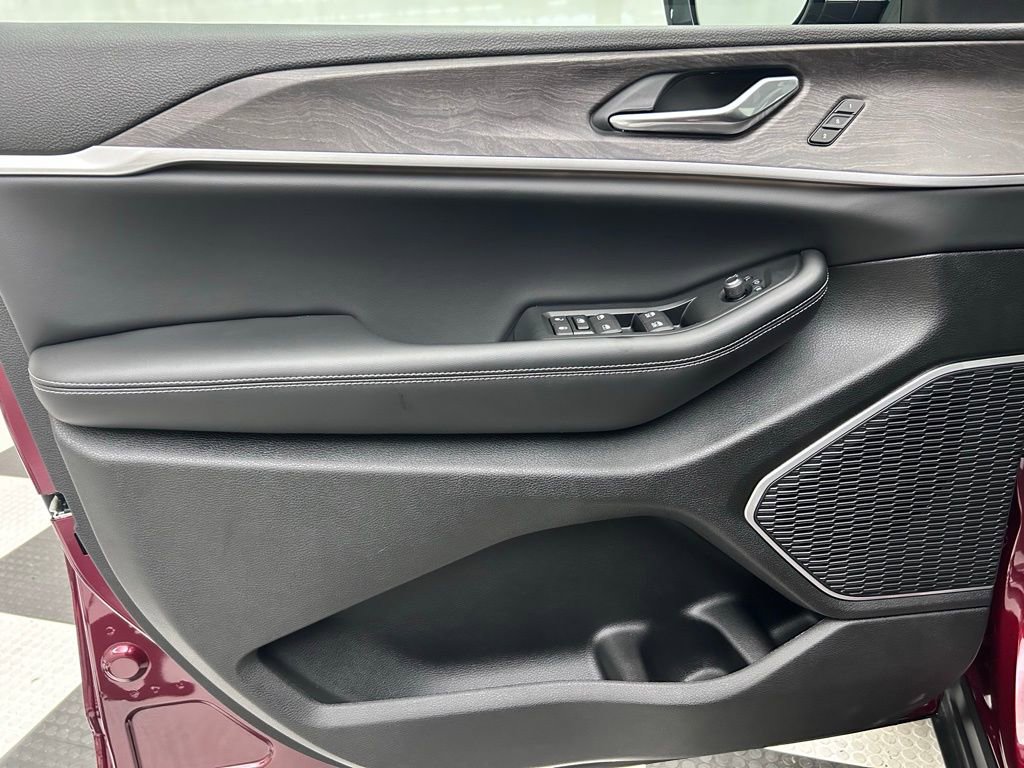 New 2026 Jeep Grand Cherokee L Limited AWD/4WD image 10