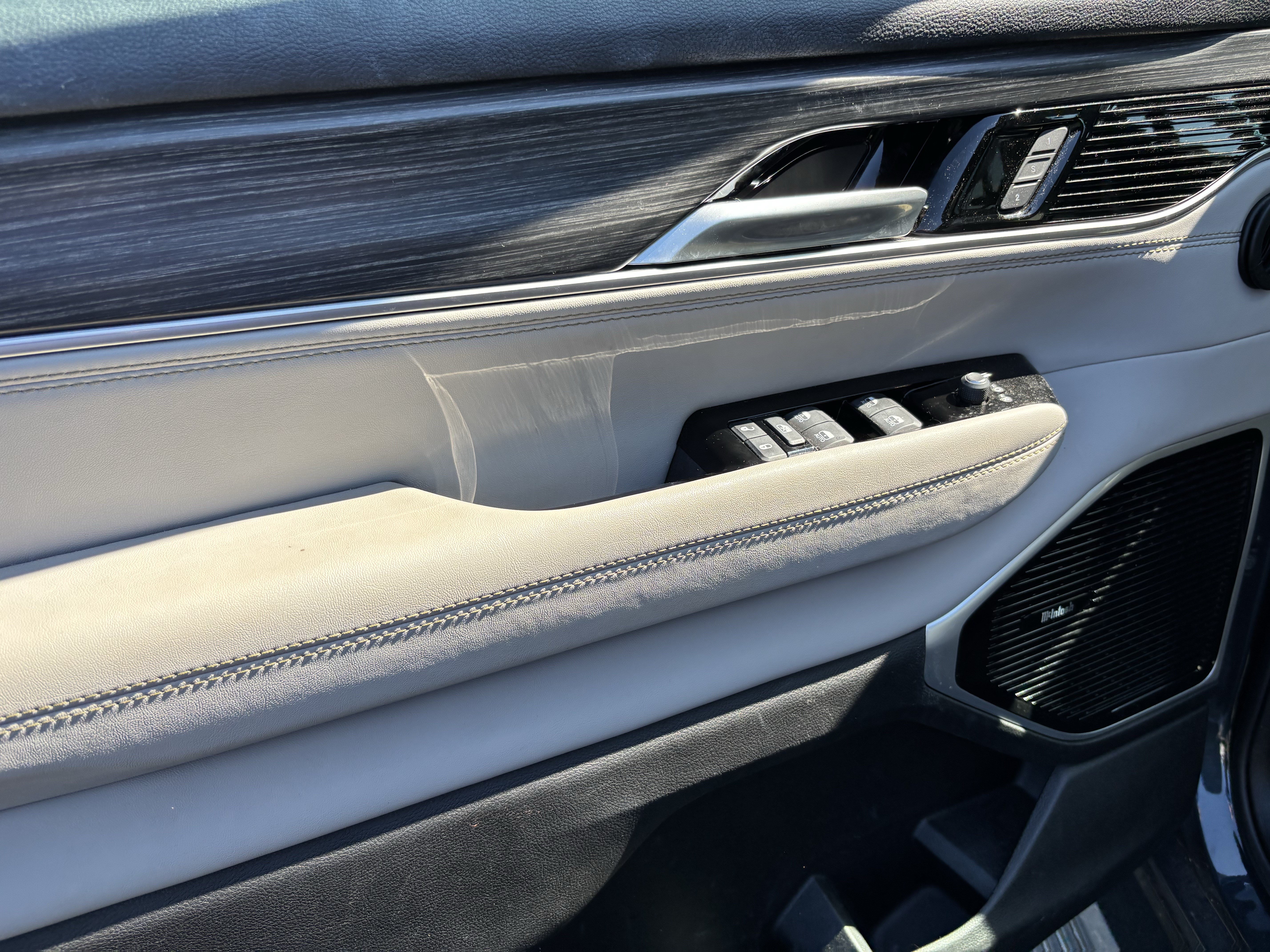 Used 2023 Jeep Wagoneer Series III w/ Premium Group I AWD/4WD image 14