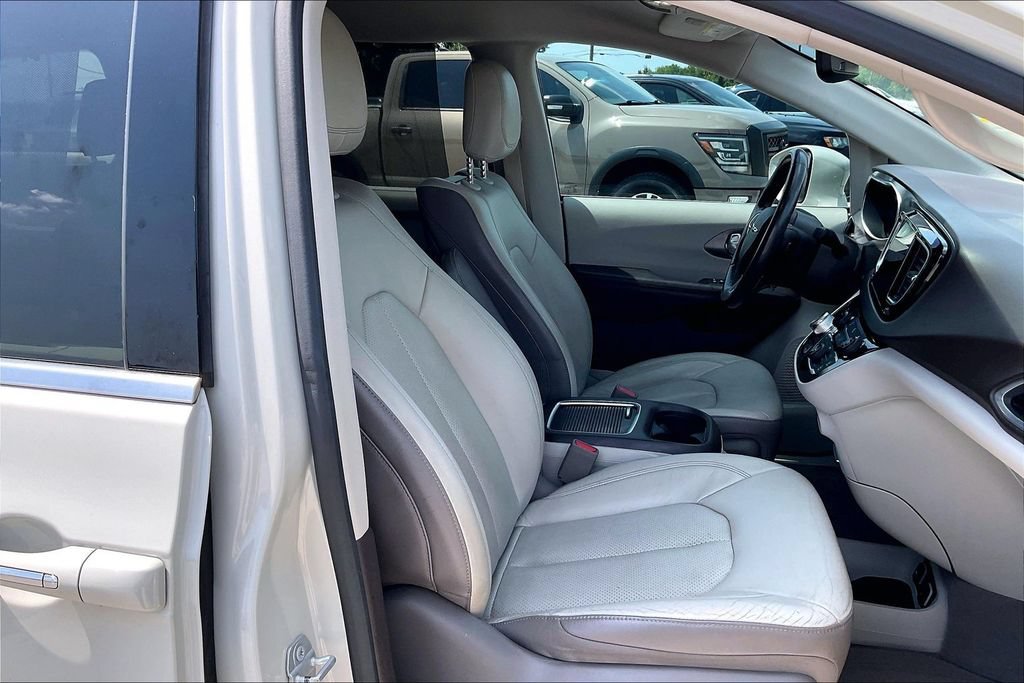 Certified 2019 Chrysler Pacifica Touring-L Plus FWD image 30