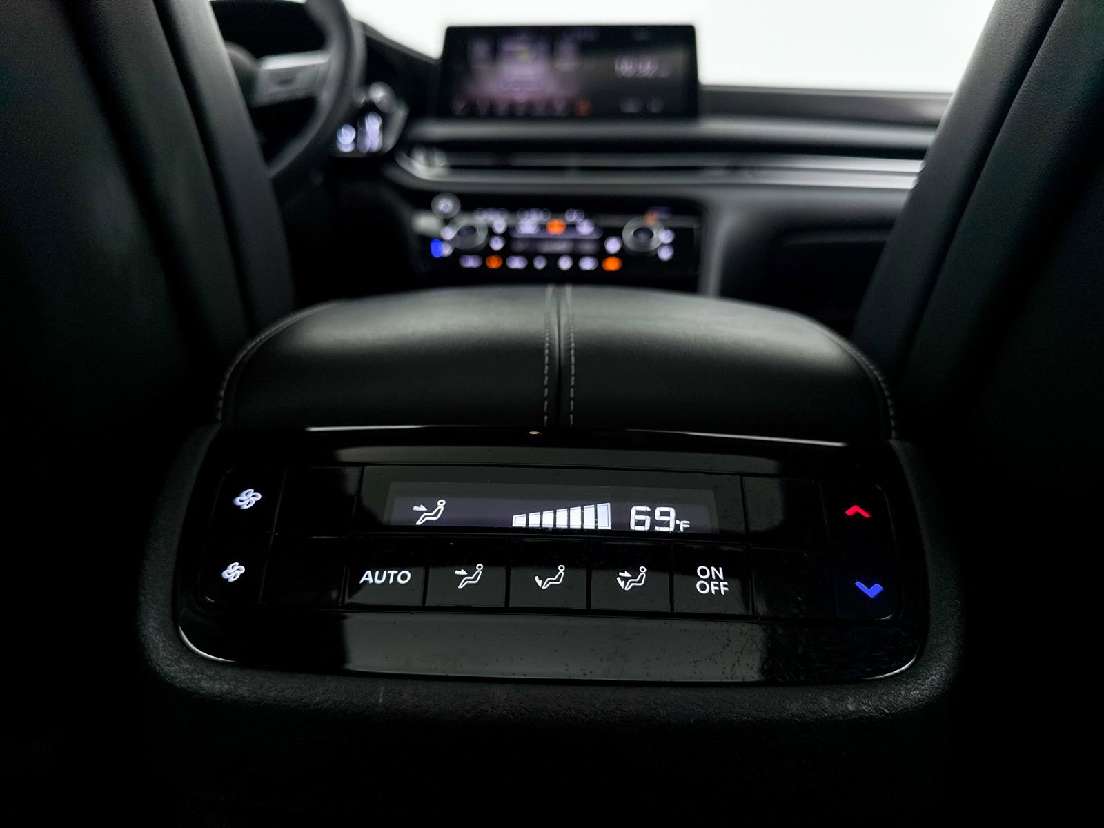 Used 2023 INFINITI QX60 Luxe w/ Performance Audio Package FWD image 37