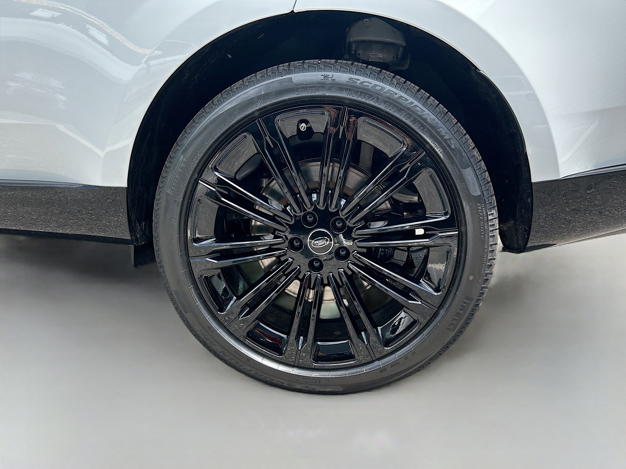 New 2025 Land Rover Range Rover SE image 36