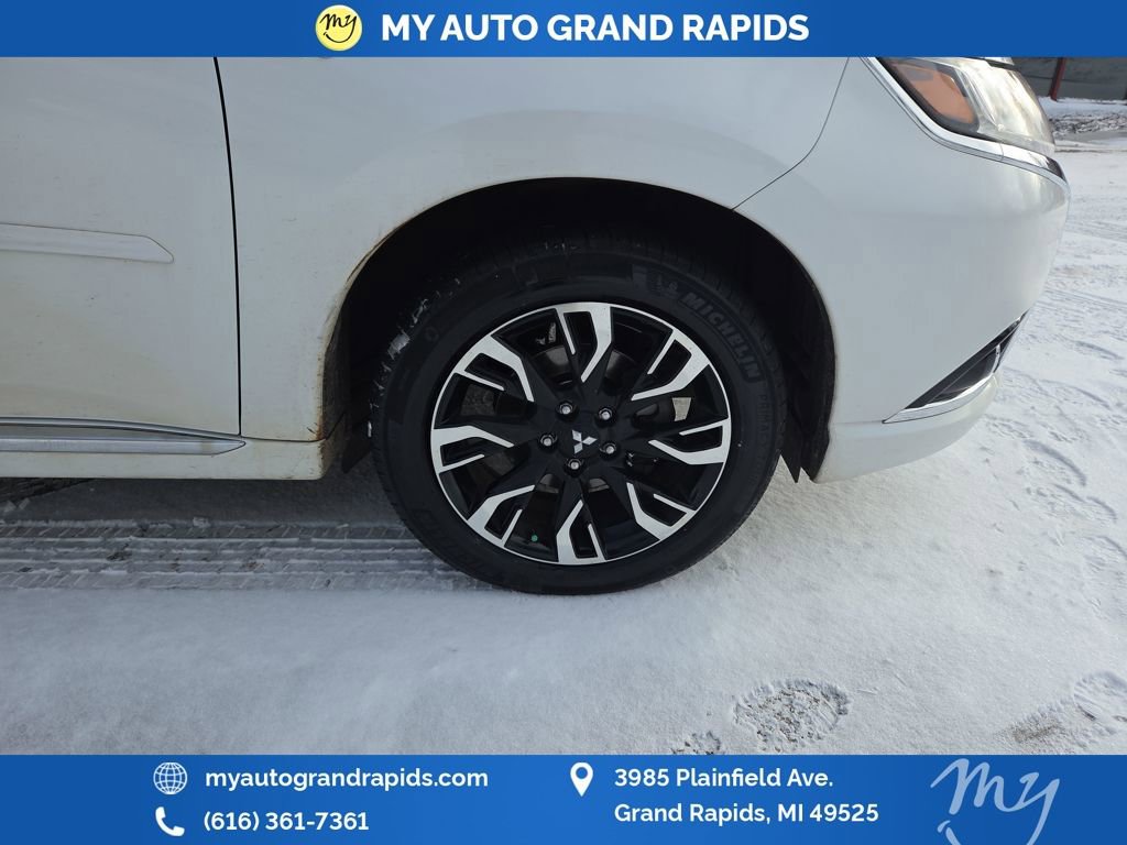 Used 2018 Mitsubishi Outlander SEL image 32