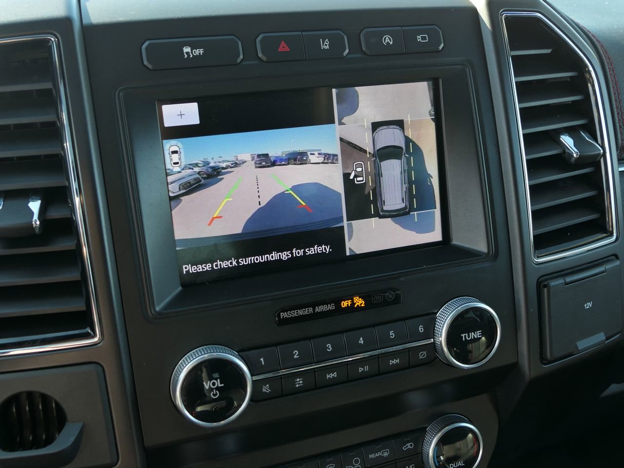 Used 2021 Ford Expedition Limited image 25