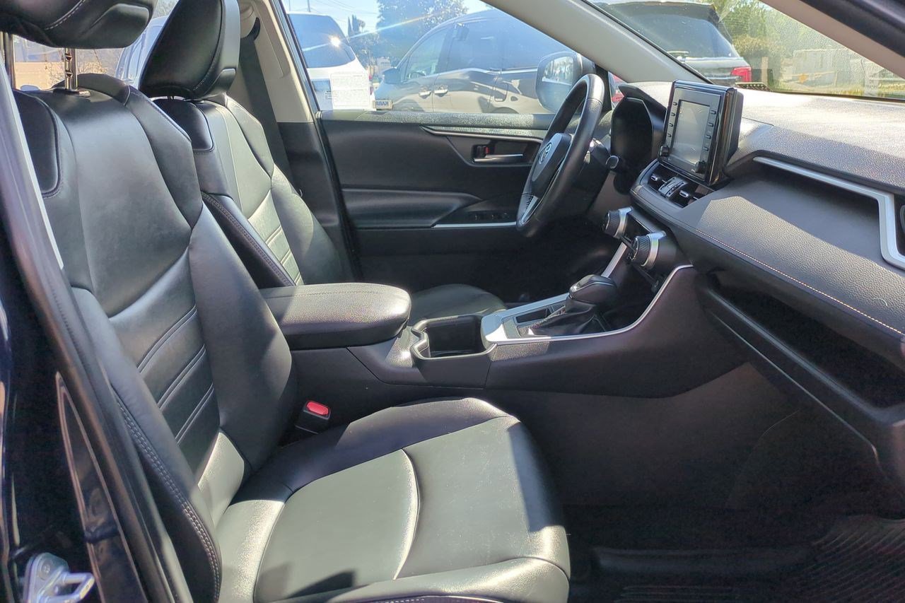 Used 2022 Toyota RAV4 XLE Premium image 25