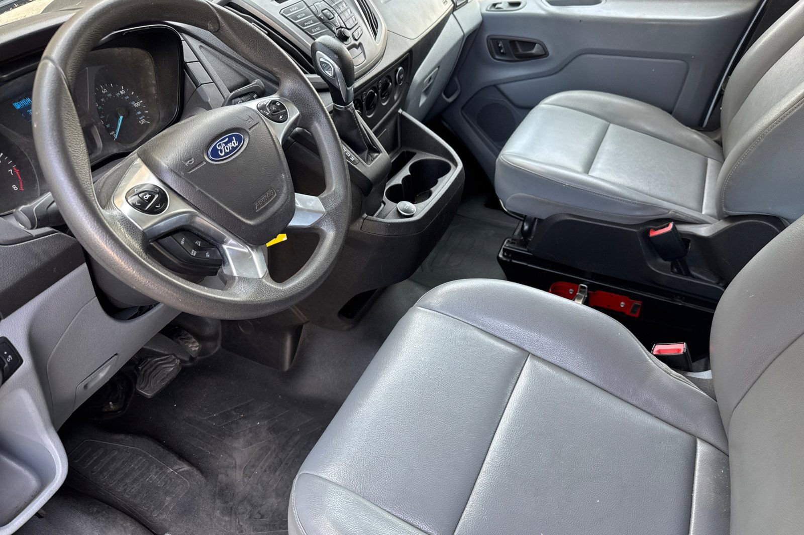 Used 2018 Ford Transit 350 XL image 10