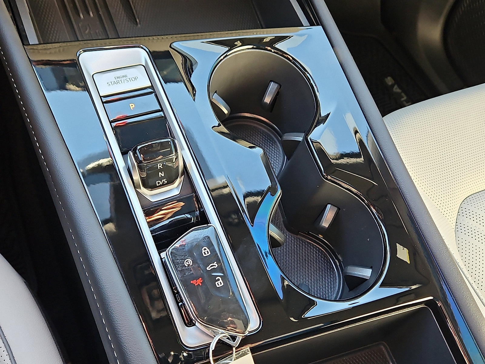 Used 2025 Volkswagen Atlas Cross Sport SEL Premium R-Line image 15