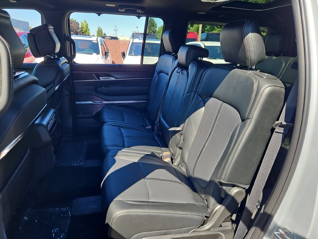 New 2026 Jeep Grand Wagoneer Summit w/ 8-Passenger Seating Package AWD/4WD image 14