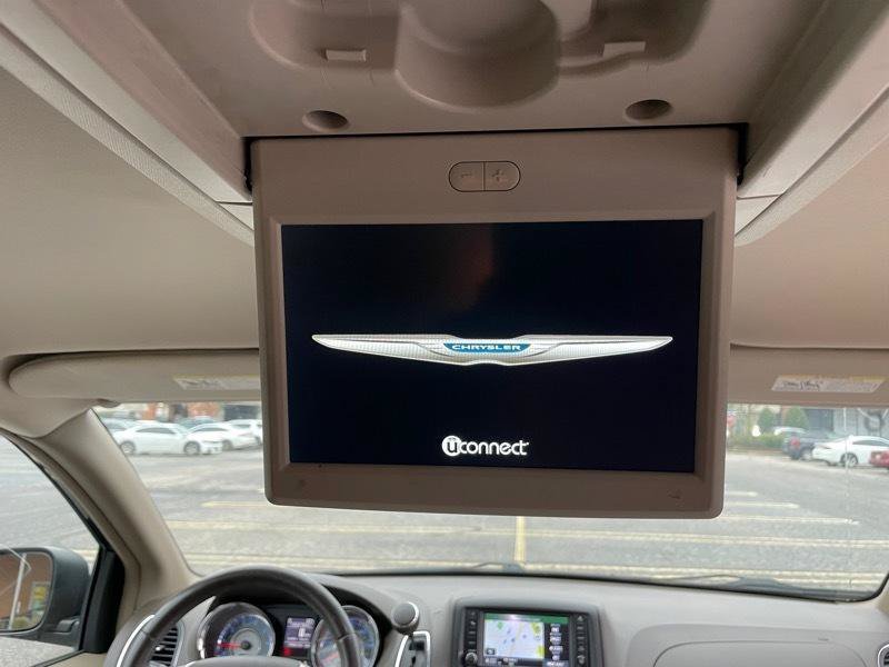 Used 2014 Chrysler Town & Country Touring FWD image 20