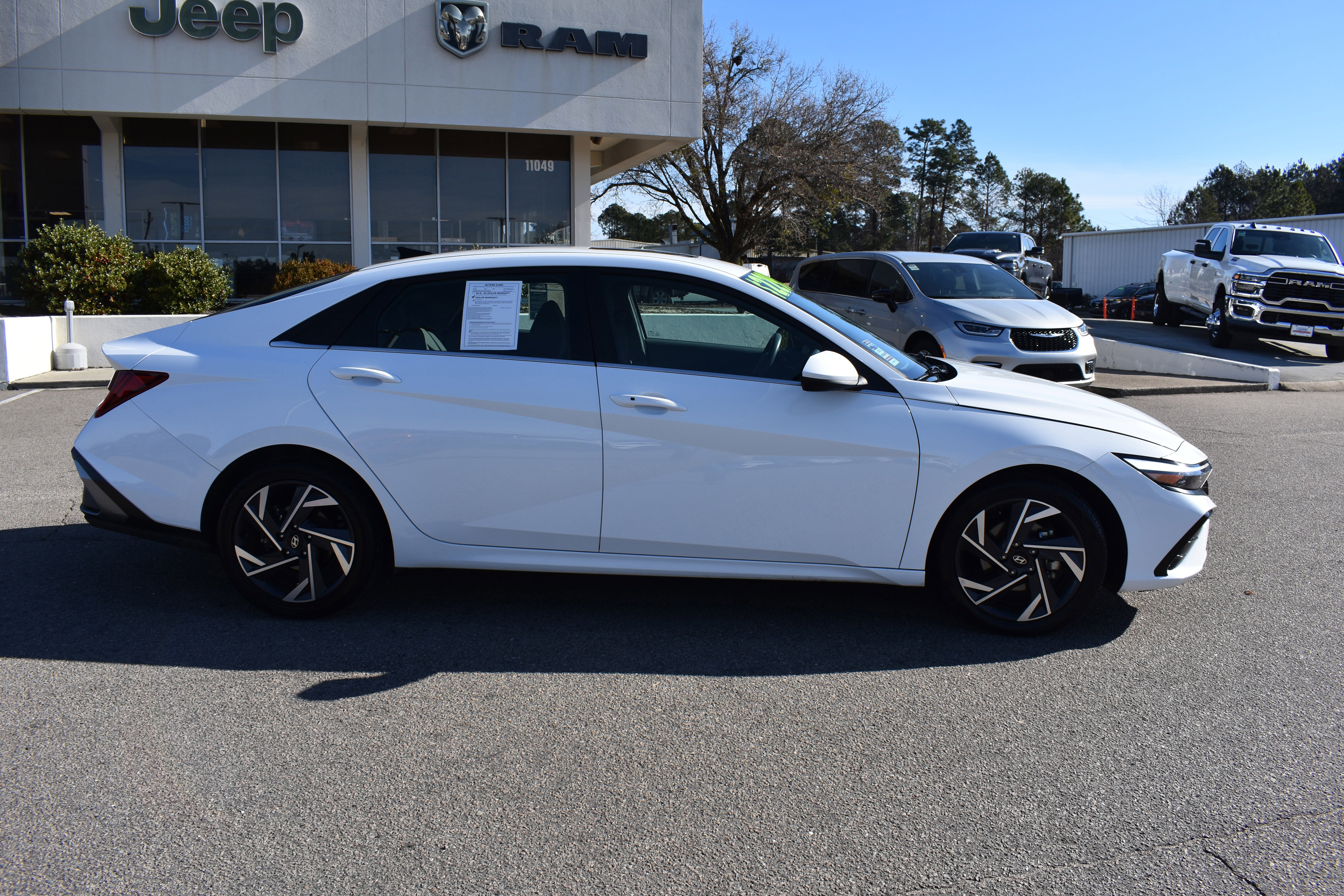 Used 2025 Hyundai Elantra SEL image 10