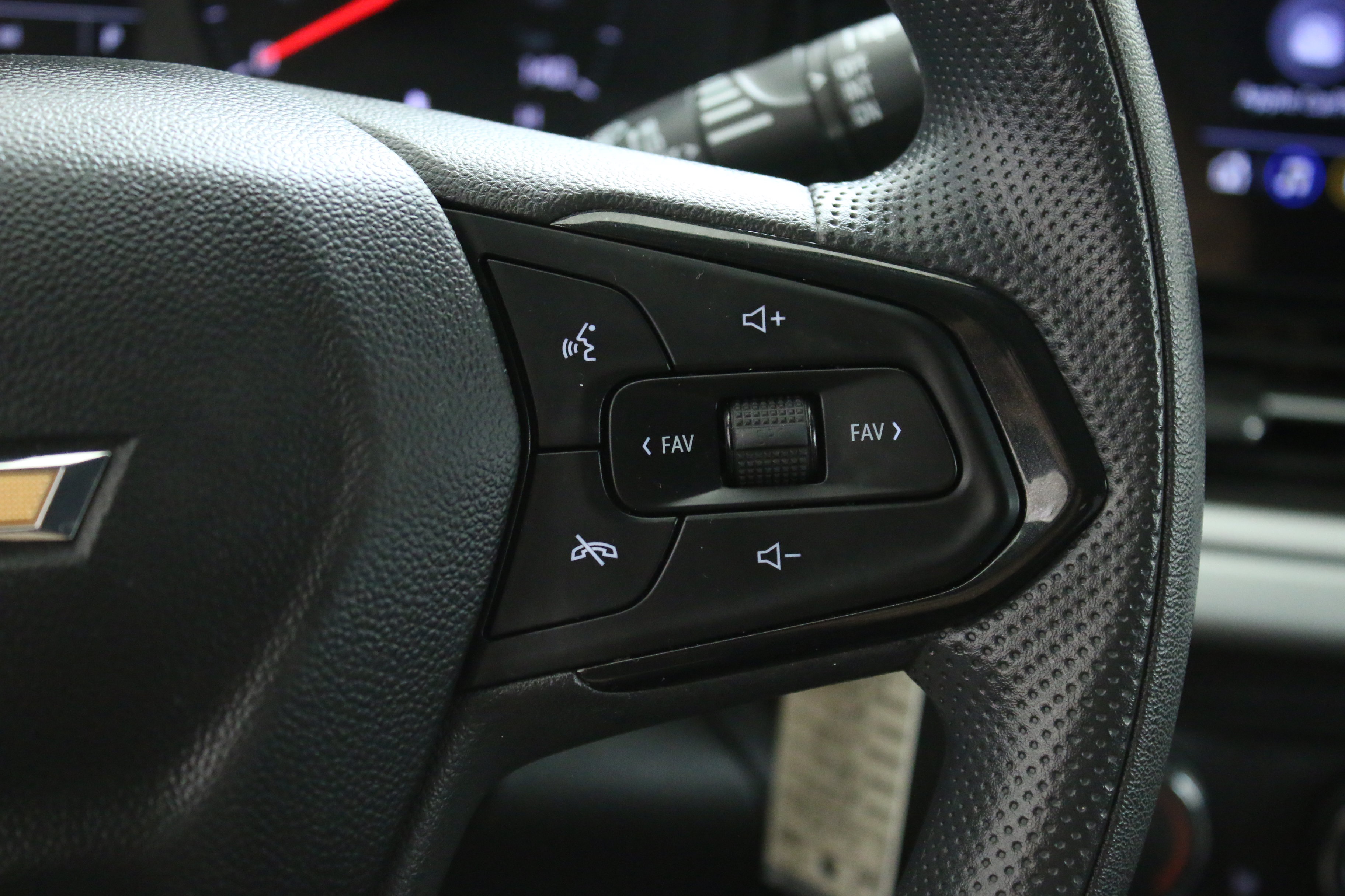 Used 2024 Chevrolet Trax LS w/ LS Convenience Package FWD image 14