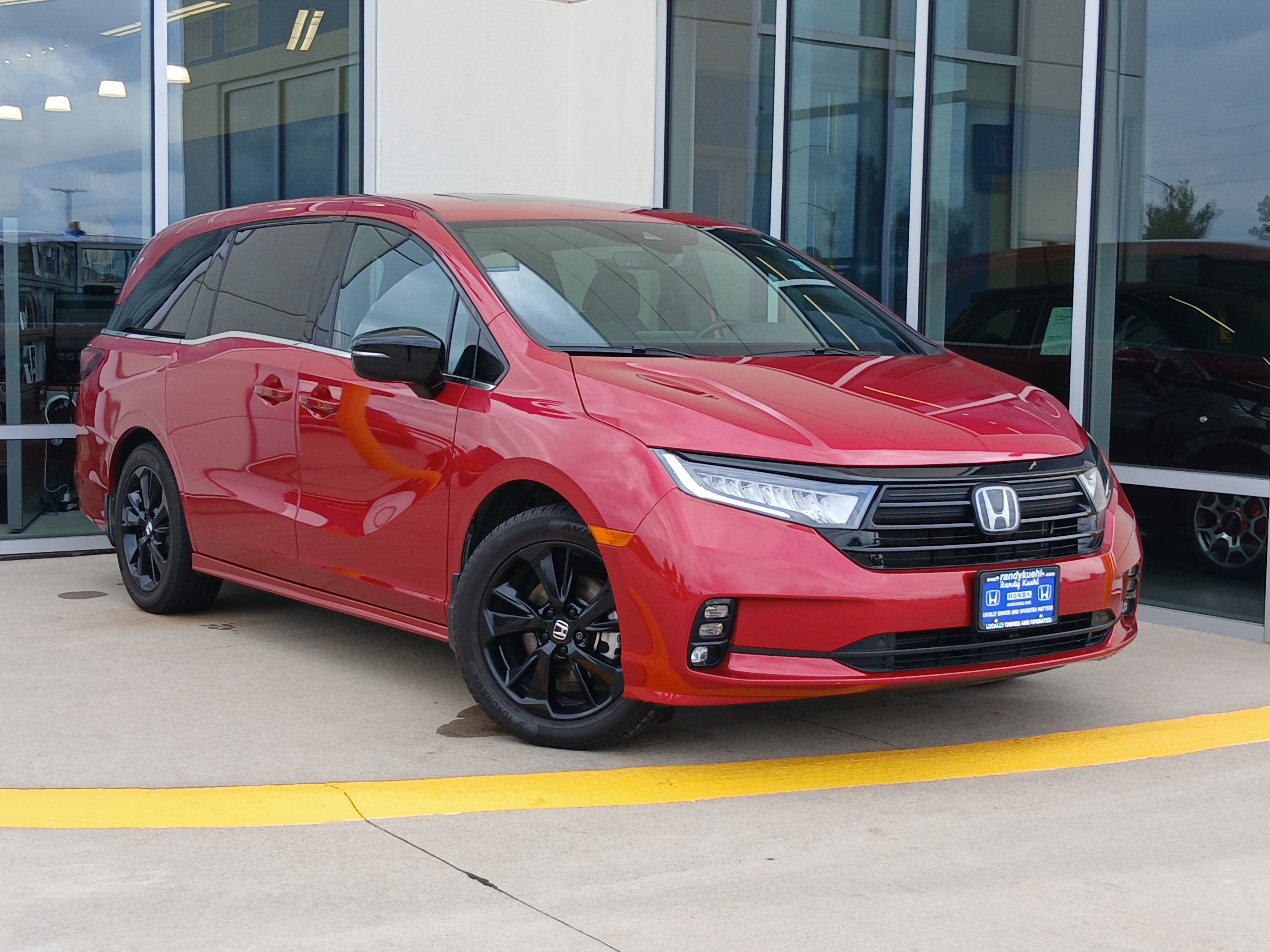 Used 2024 Honda Odyssey Sport image 2
