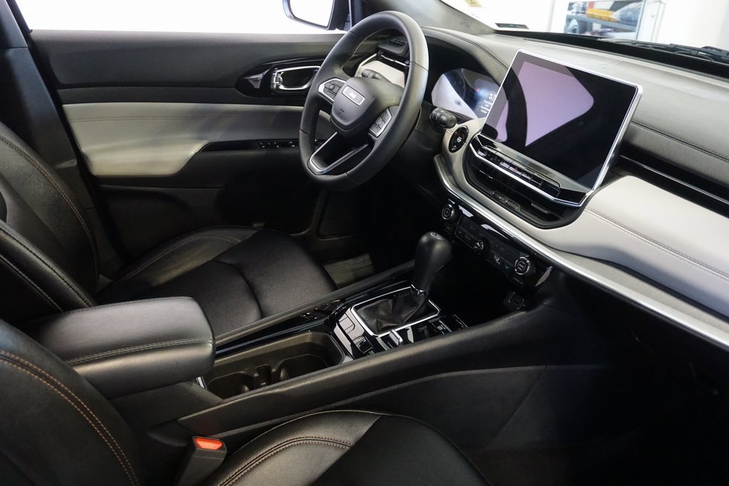 Used 2024 Jeep Compass Limited image 25