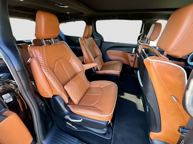 Used 2025 Chrysler Pacifica Pinnacle image 31