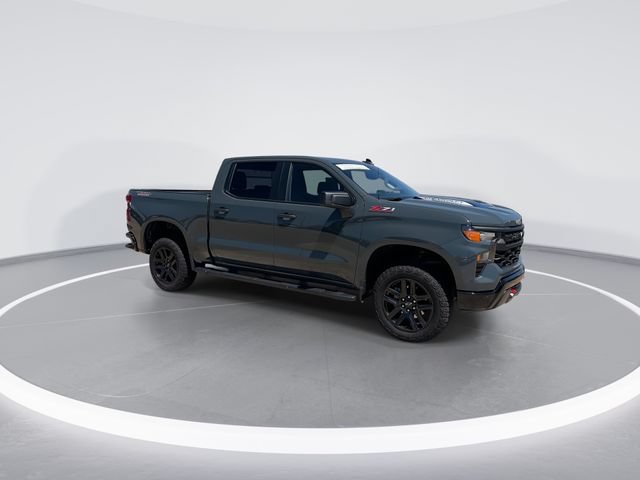 Used 2025 Chevrolet Silverado 1500 Custom Trail Boss AWD/4WD image 2