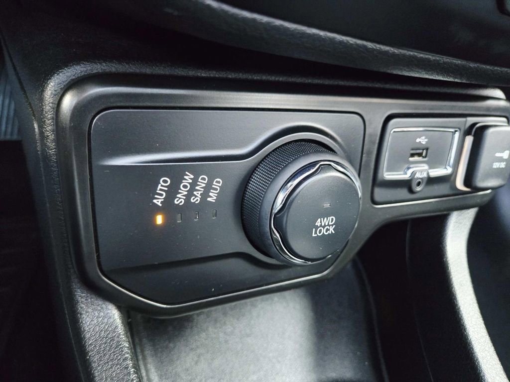 Used 2020 Jeep Renegade Limited image 32