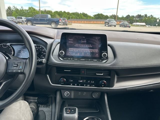 Used 2023 Nissan Rogue SV image 14