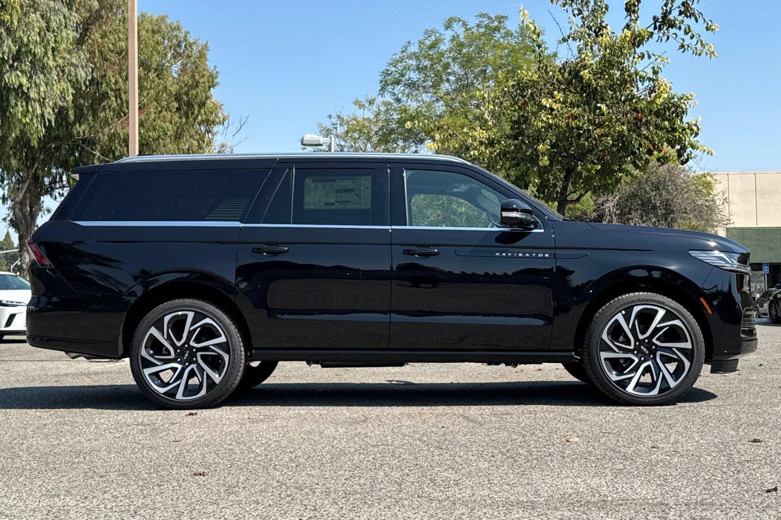 New 2027 Lincoln Navigator L Black Label AWD/4WD image 3
