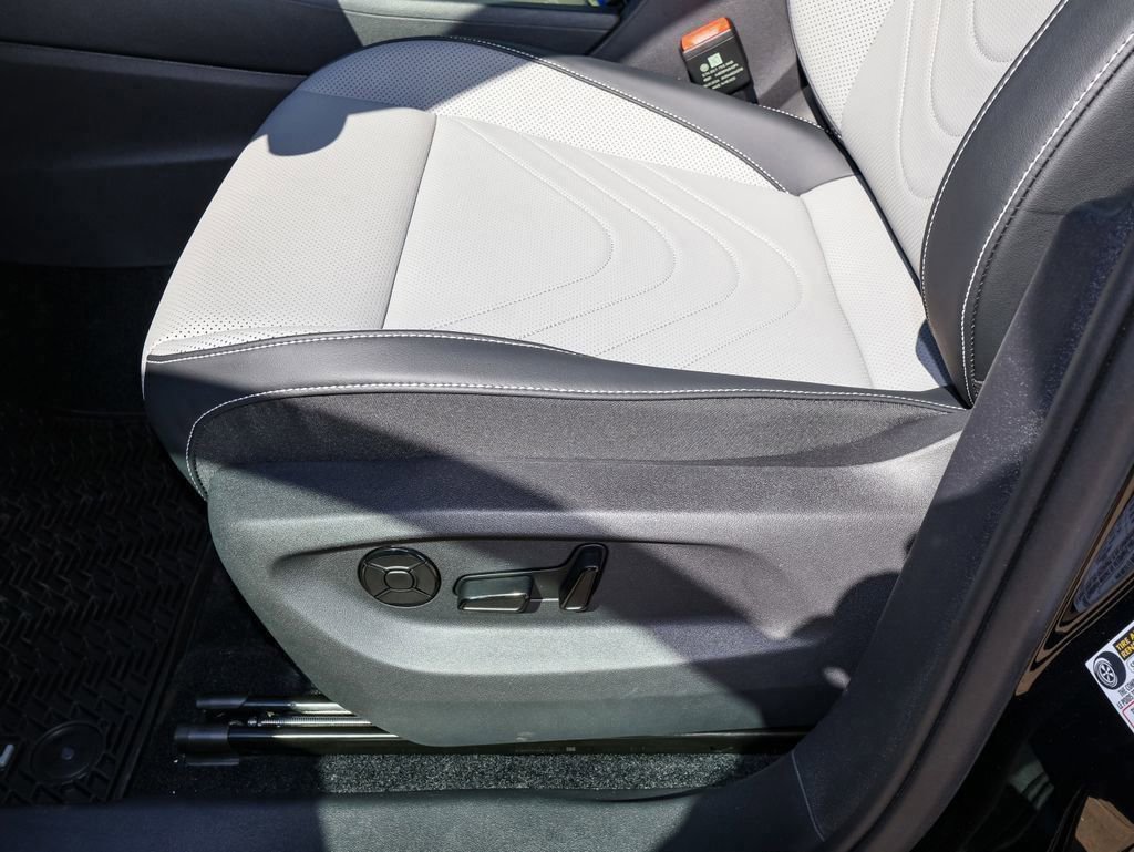 New 2026 Volkswagen Tiguan SE R-Line image 14