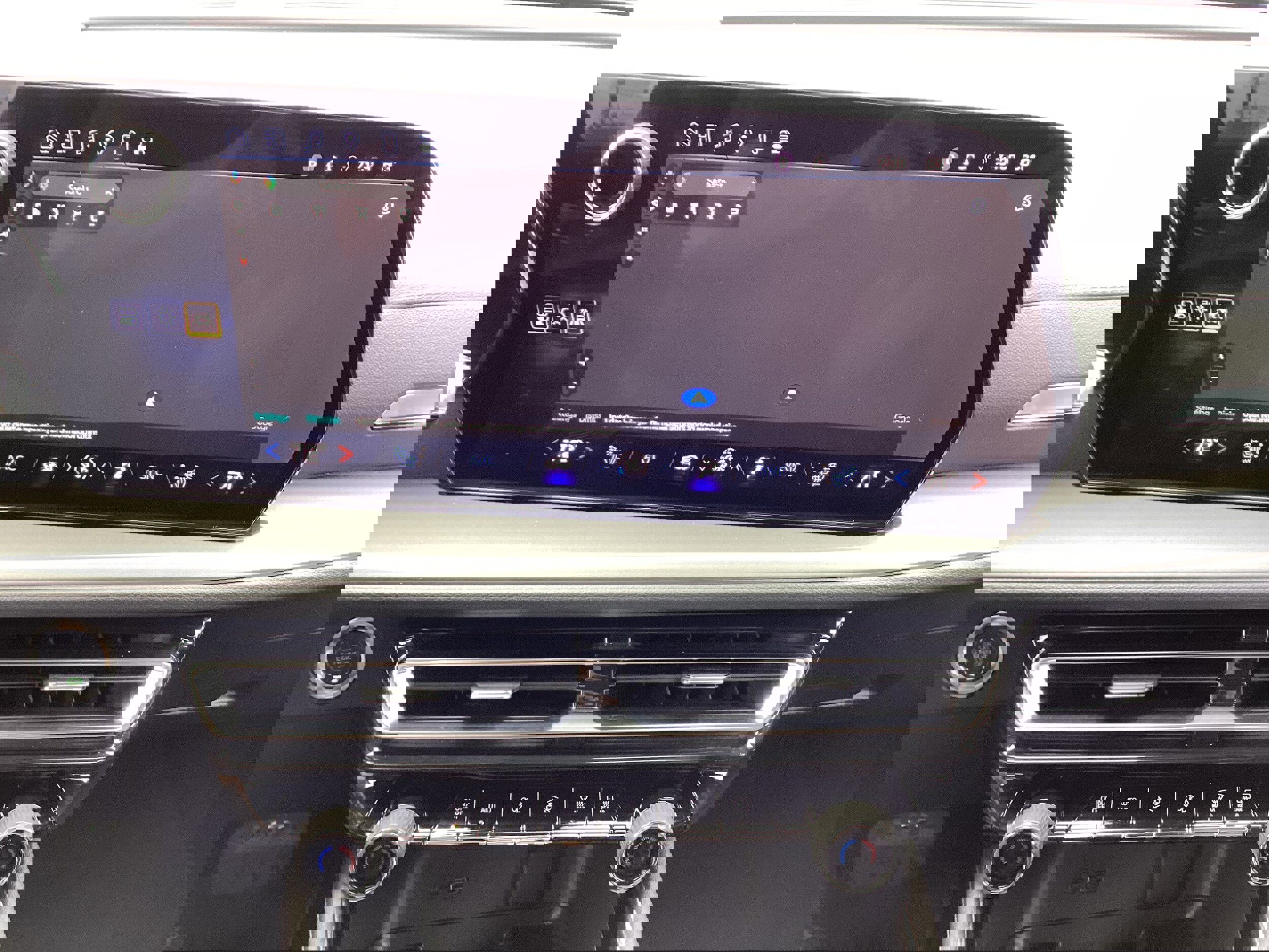 Used 2025 Chevrolet Traverse LT image 20