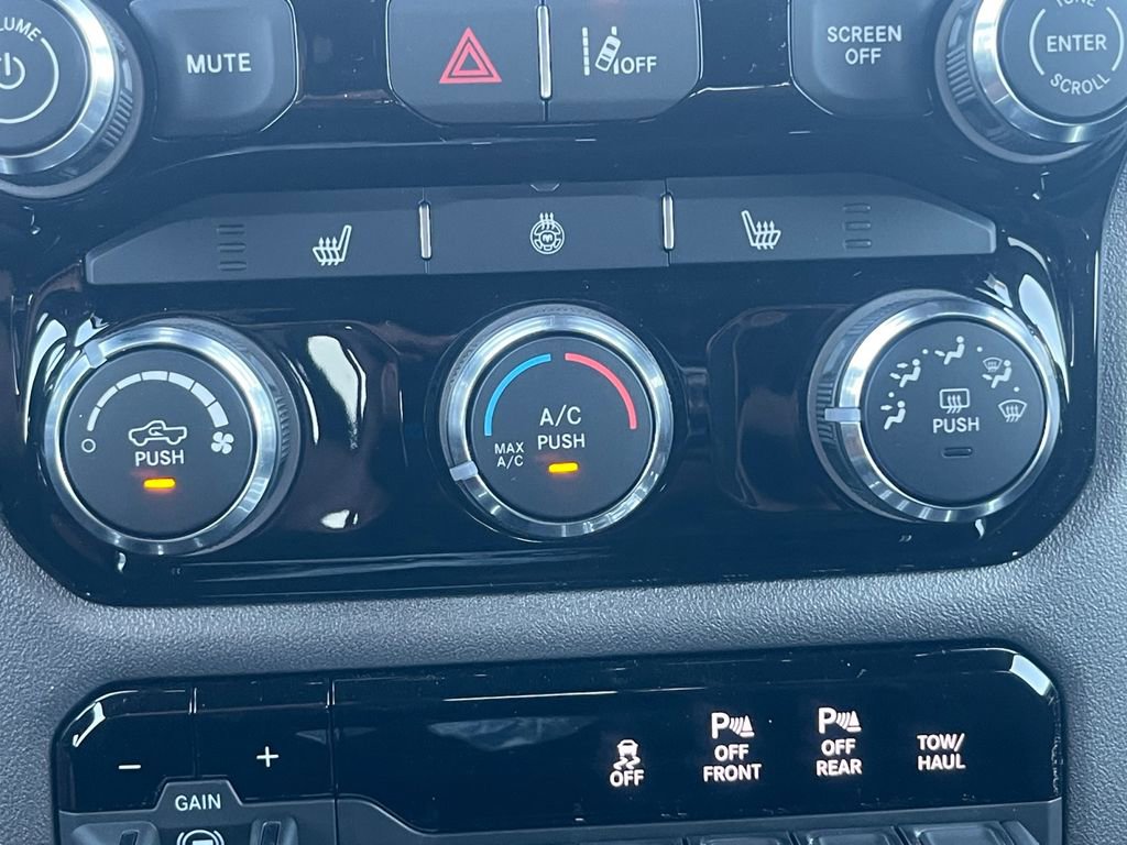 New 2026 RAM 1500 4x4 Crew Cab image 4