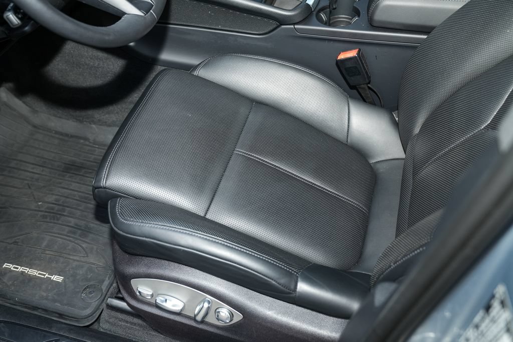 Certified 2026 Porsche Macan AWD/4WD image 21