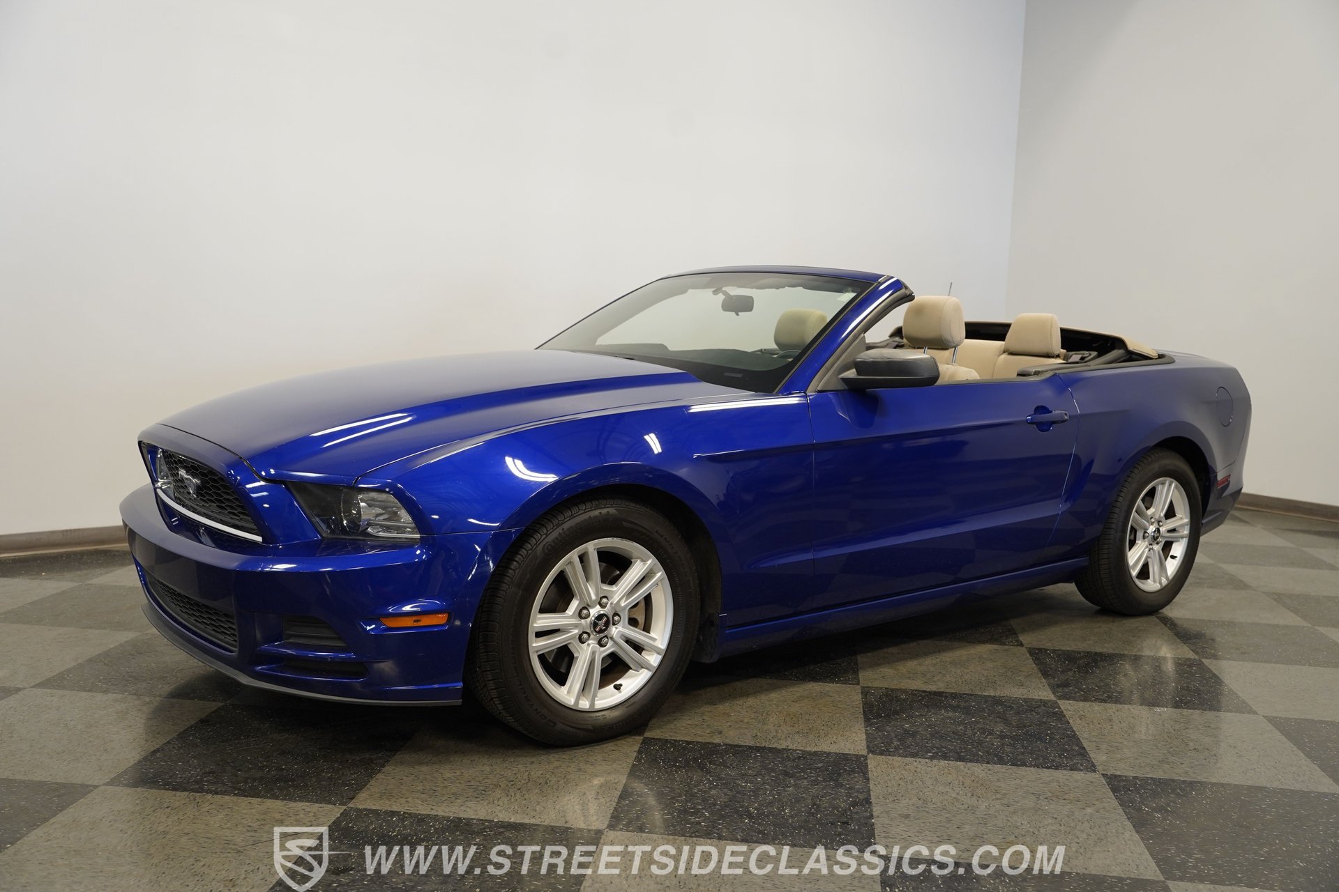 Used 2014 Ford Mustang Convertible RWD image 7