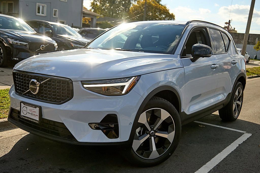 New 2026 Volvo XC40 B5 Plus w/ Protection Package Premier image 2