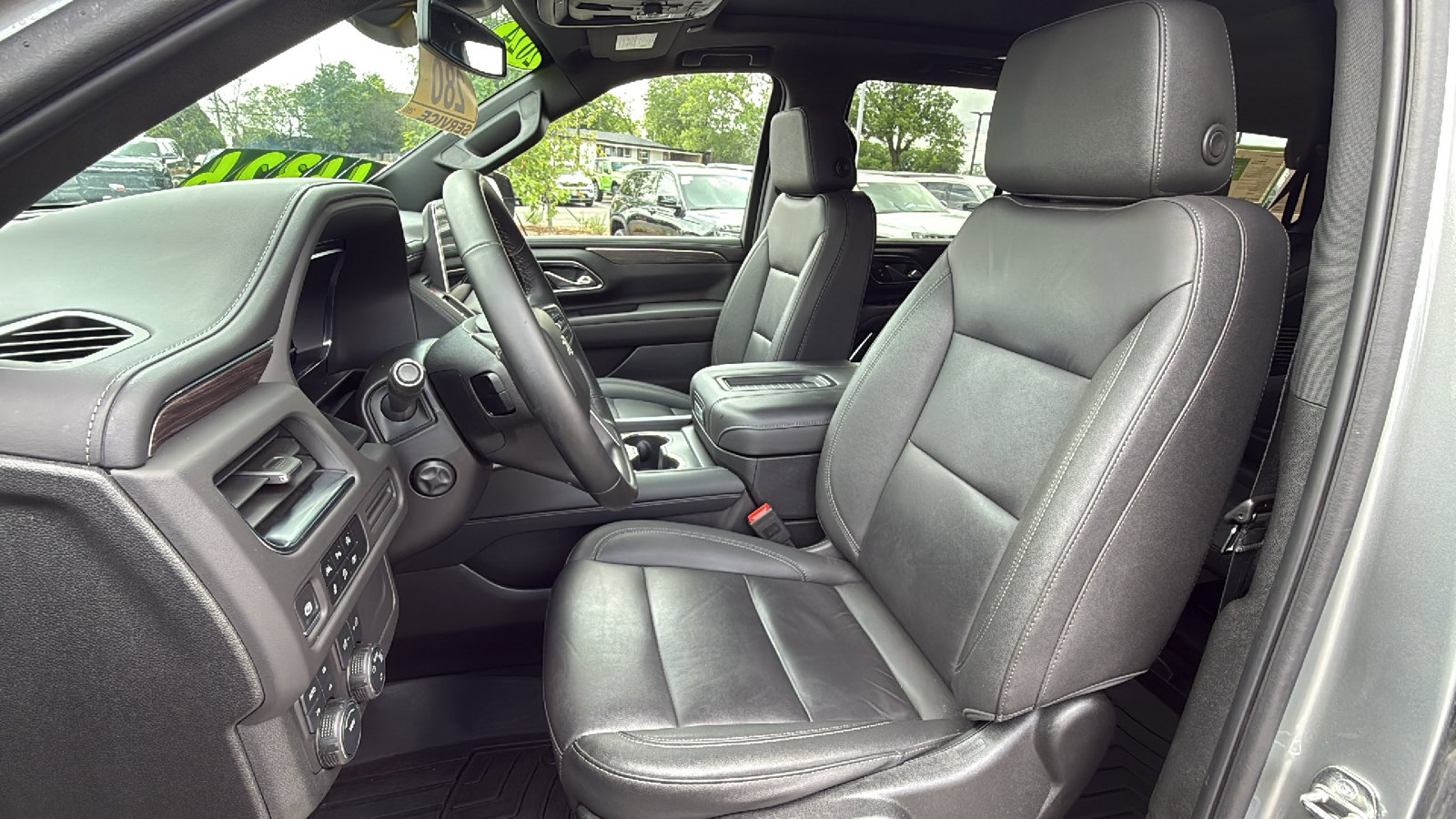Used 2024 Chevrolet Tahoe Z71 w/ Luxury Package AWD/4WD image 13
