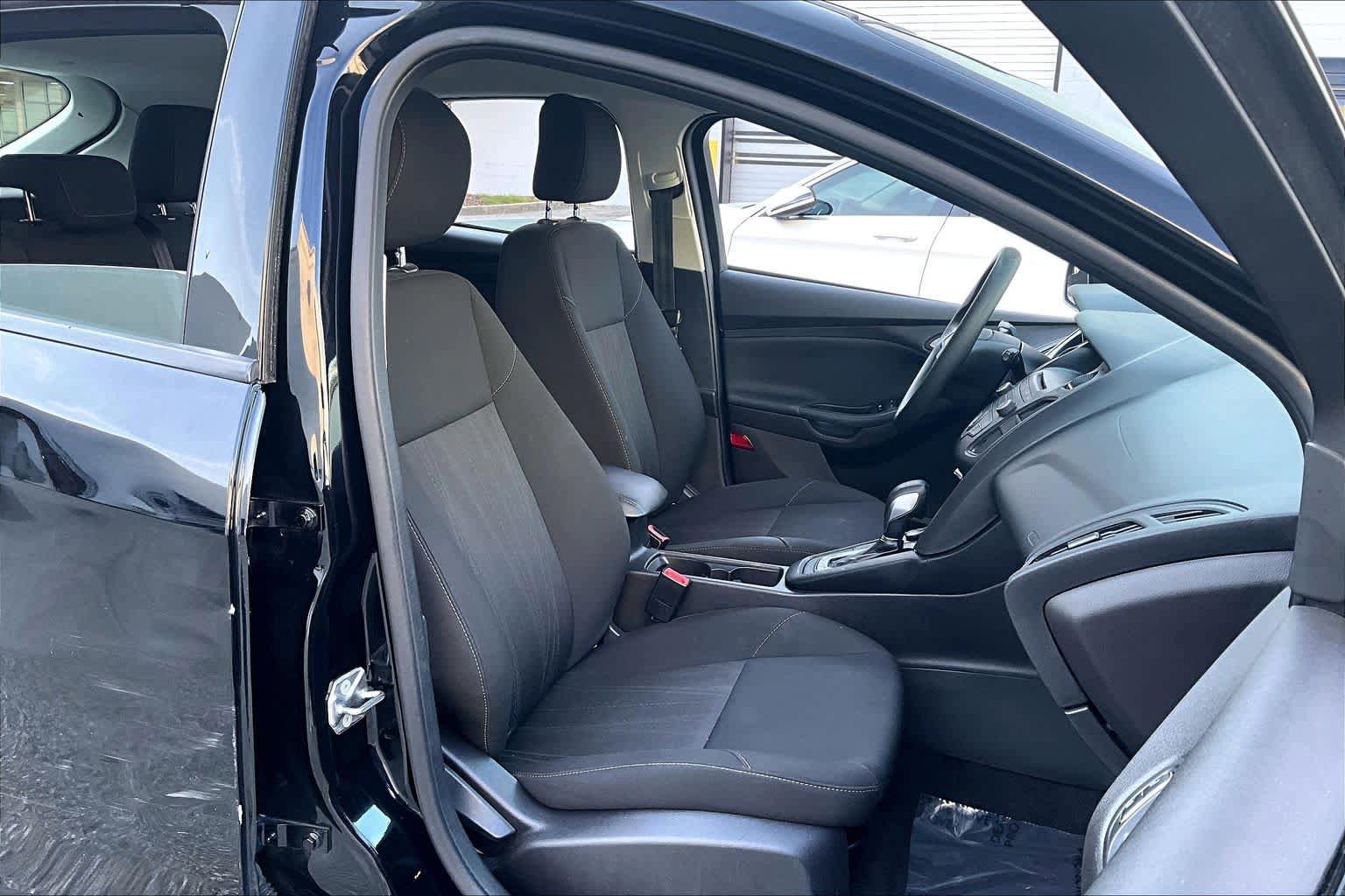 Used 2017 Ford Focus SE image 9