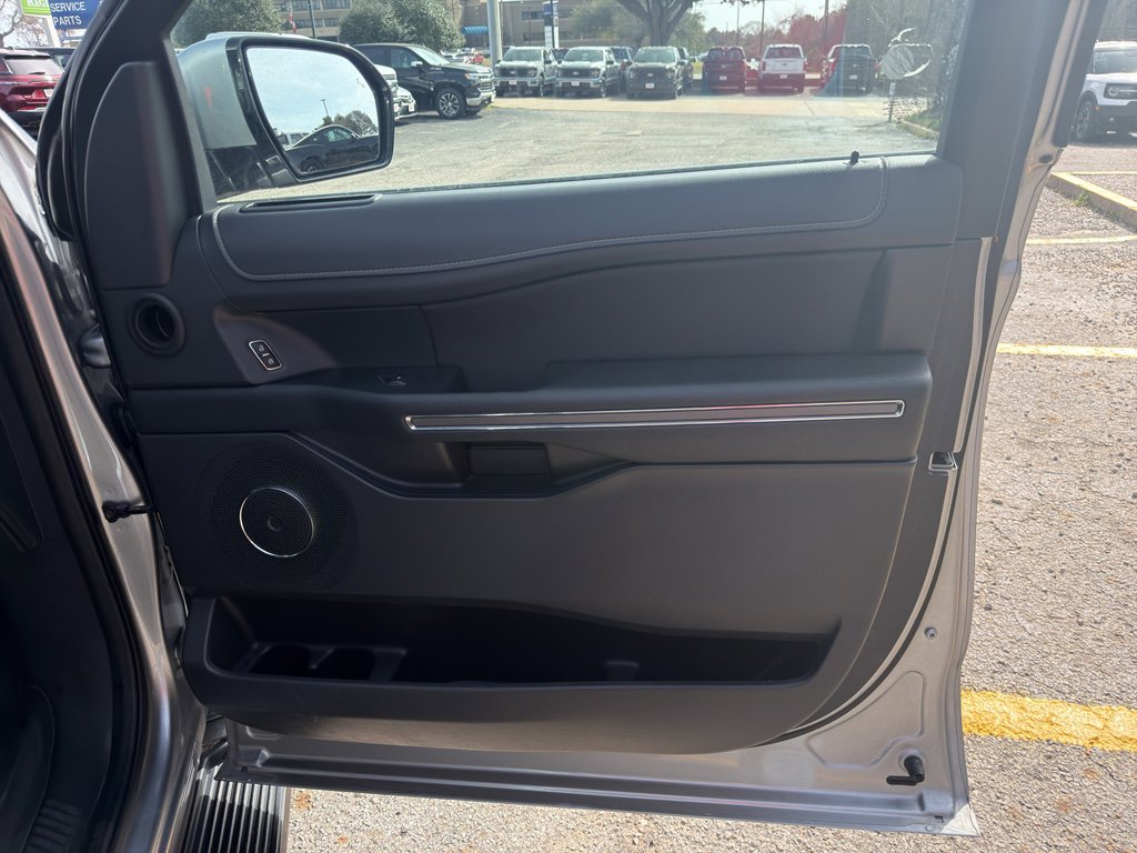 Used 2024 Ford Expedition Max XLT image 14