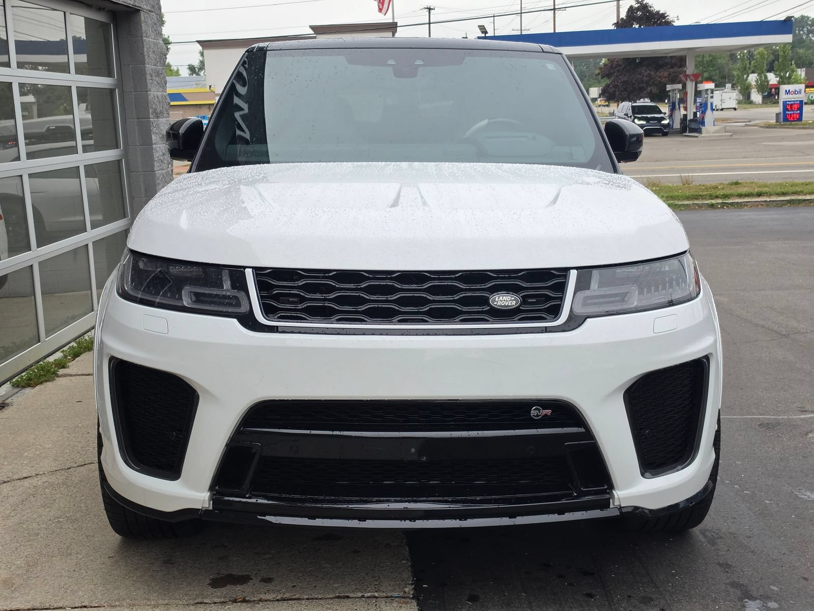 Used 2020 Land Rover Range Rover Sport SVR AWD/4WD image 2