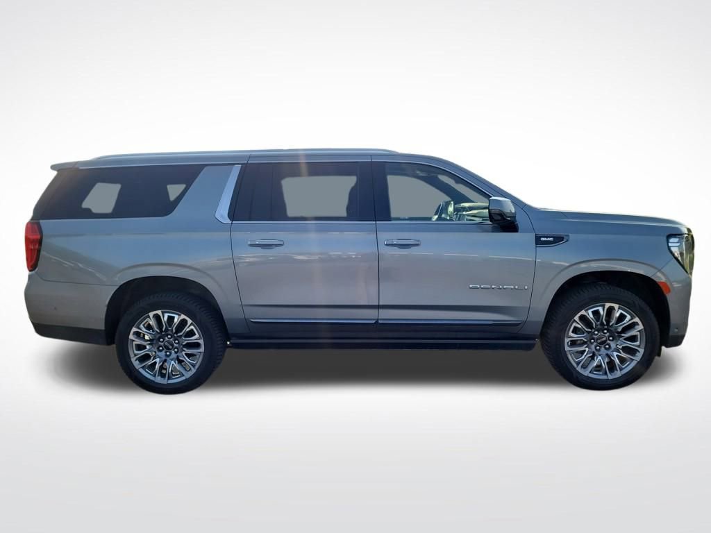 Used 2023 GMC Yukon XL Denali Ultimate image 3